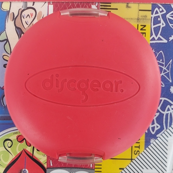 DiscGear DISCUS 20 Disc Red Storage Case CD DVD Holder Hard Clam Shell - Picture 1 of 2